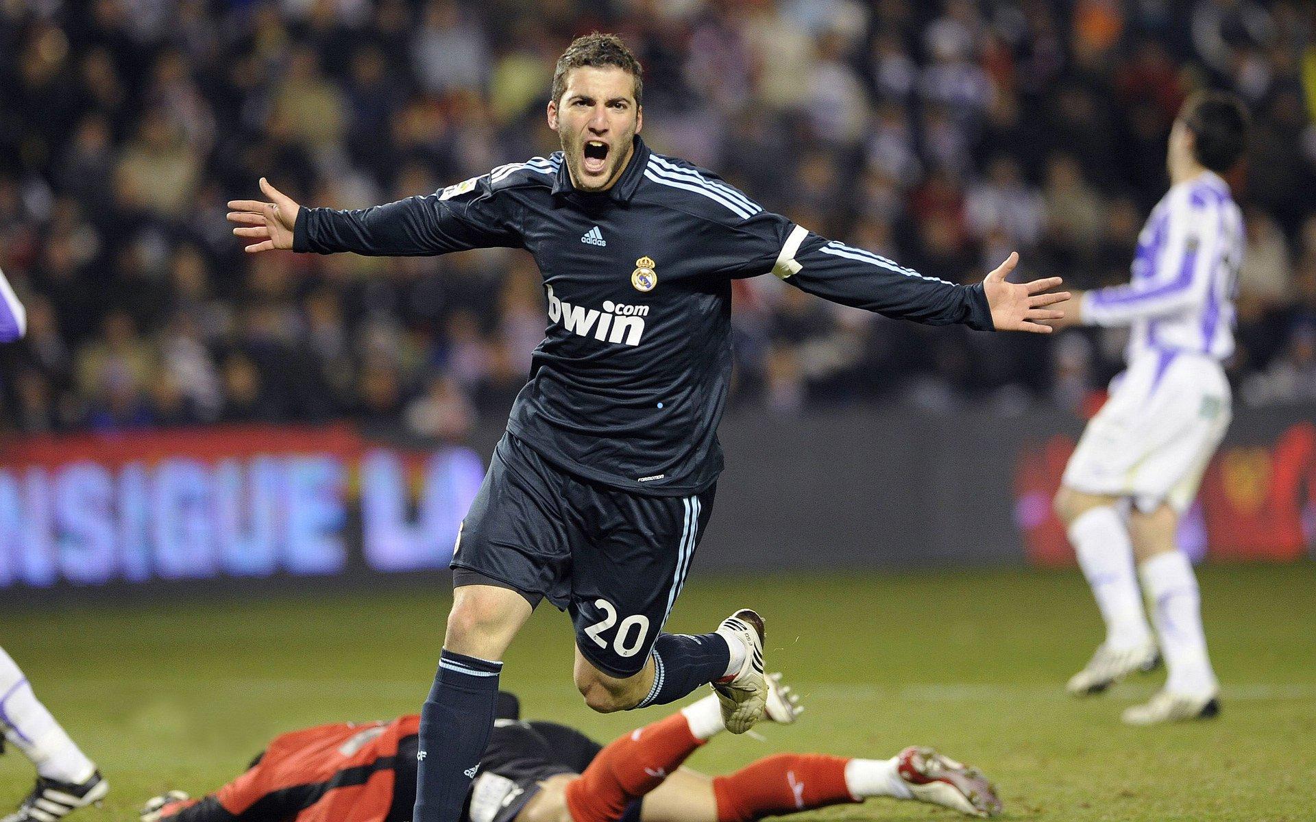 意大利诺决赛前夜真情流露，奖杯如此璀璨，谁能拒绝举起的诱惑？